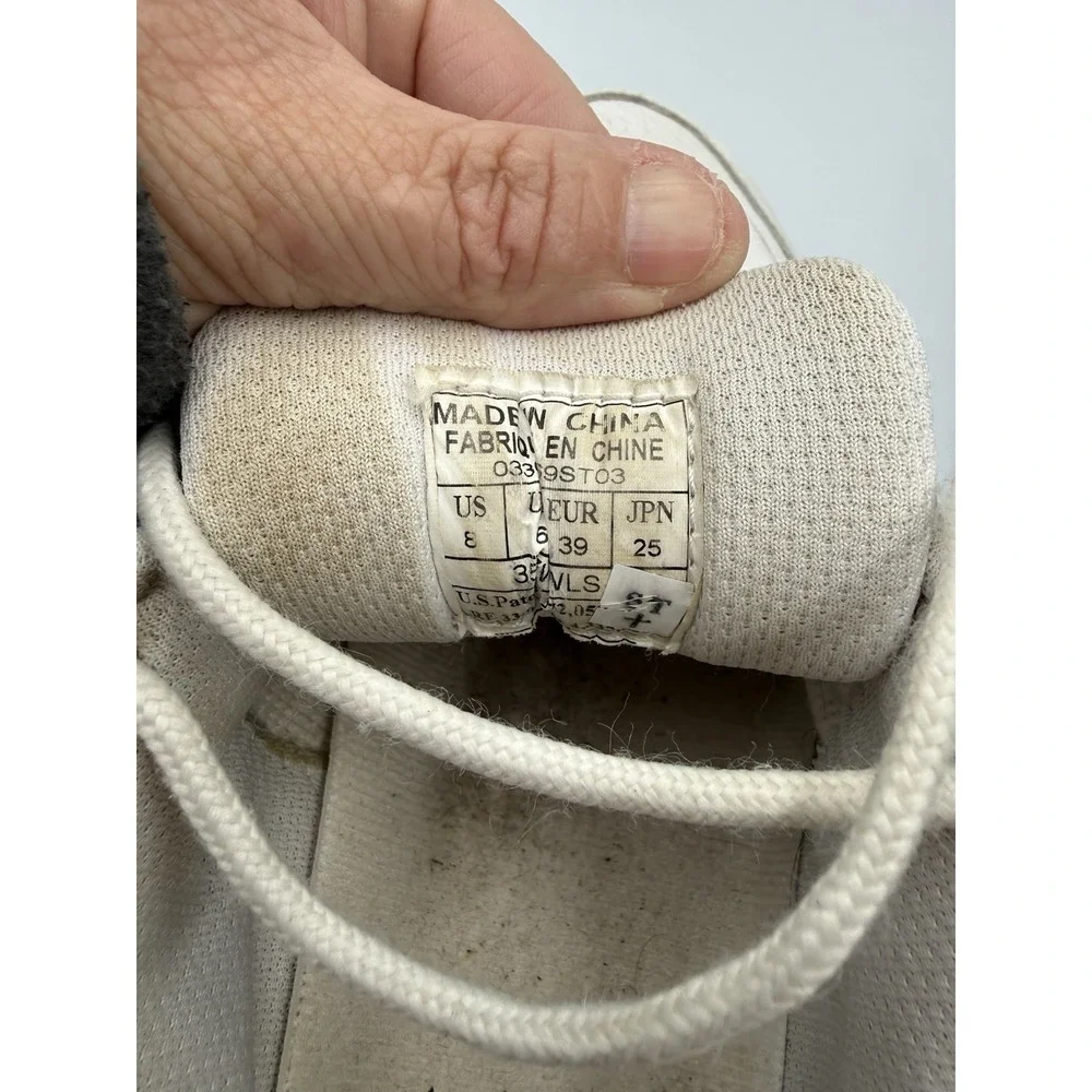 Avia color outsole